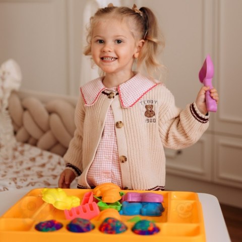 WOOPIE Piasek Kinetyczny 1,2 kg Zestaw XL ZOO Stolik z Foremkami WOOPIE Piasek Kinetyczny 1,2 kg Zestaw XL ZOO Stolik z Foremkami