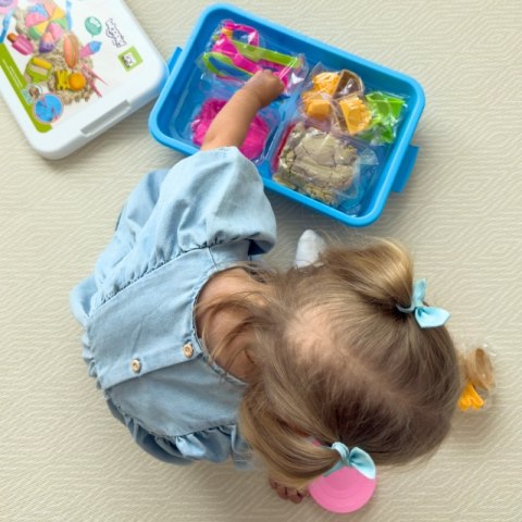 WOOPIE Piasek Kinetyczny 6 Kolorów 1,2 kg Zestaw Restauracja Stolik z Foremkami WOOPIE Piasek Kinetyczny 6 Kolorów 1,2 kg Zestaw Restauracja Stolik z Foremkami